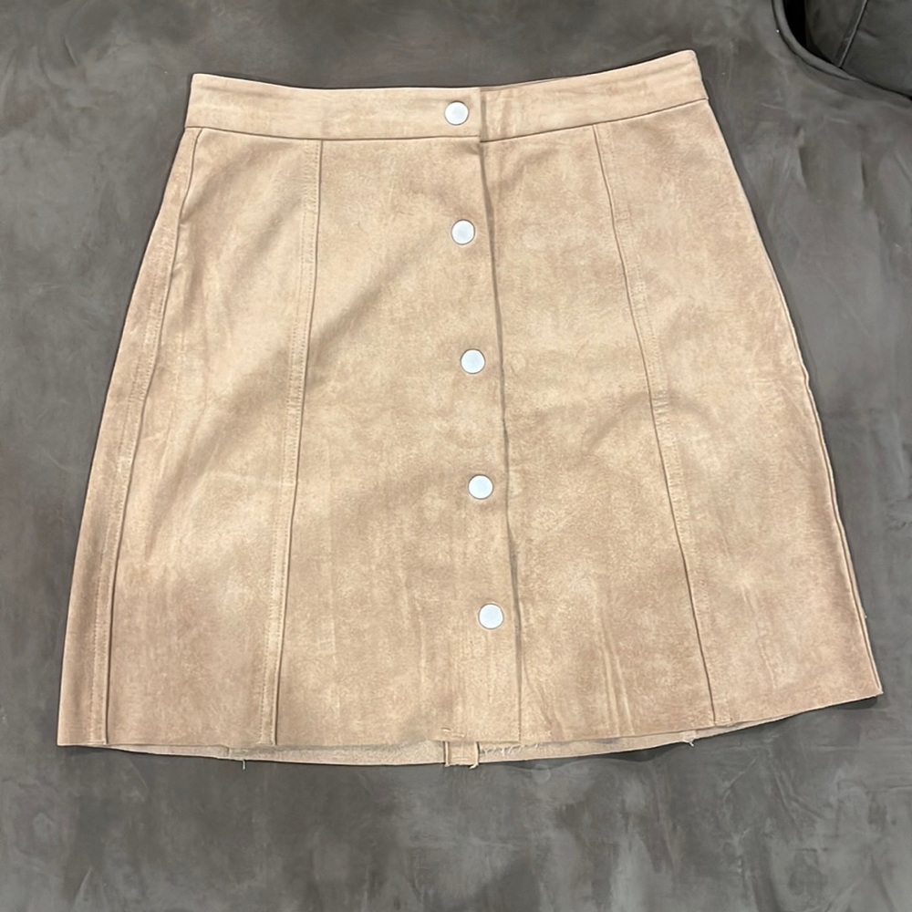 wilfred free (aritzia) size 4 camel color button-up skirt